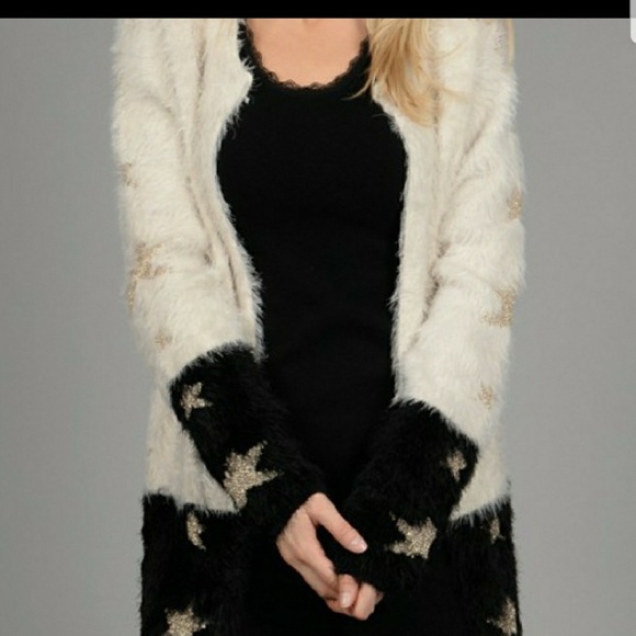 💛🐝LUXURIOUSLY SOFT STAR SWEATER💛🐝 - Picture 3 of 3